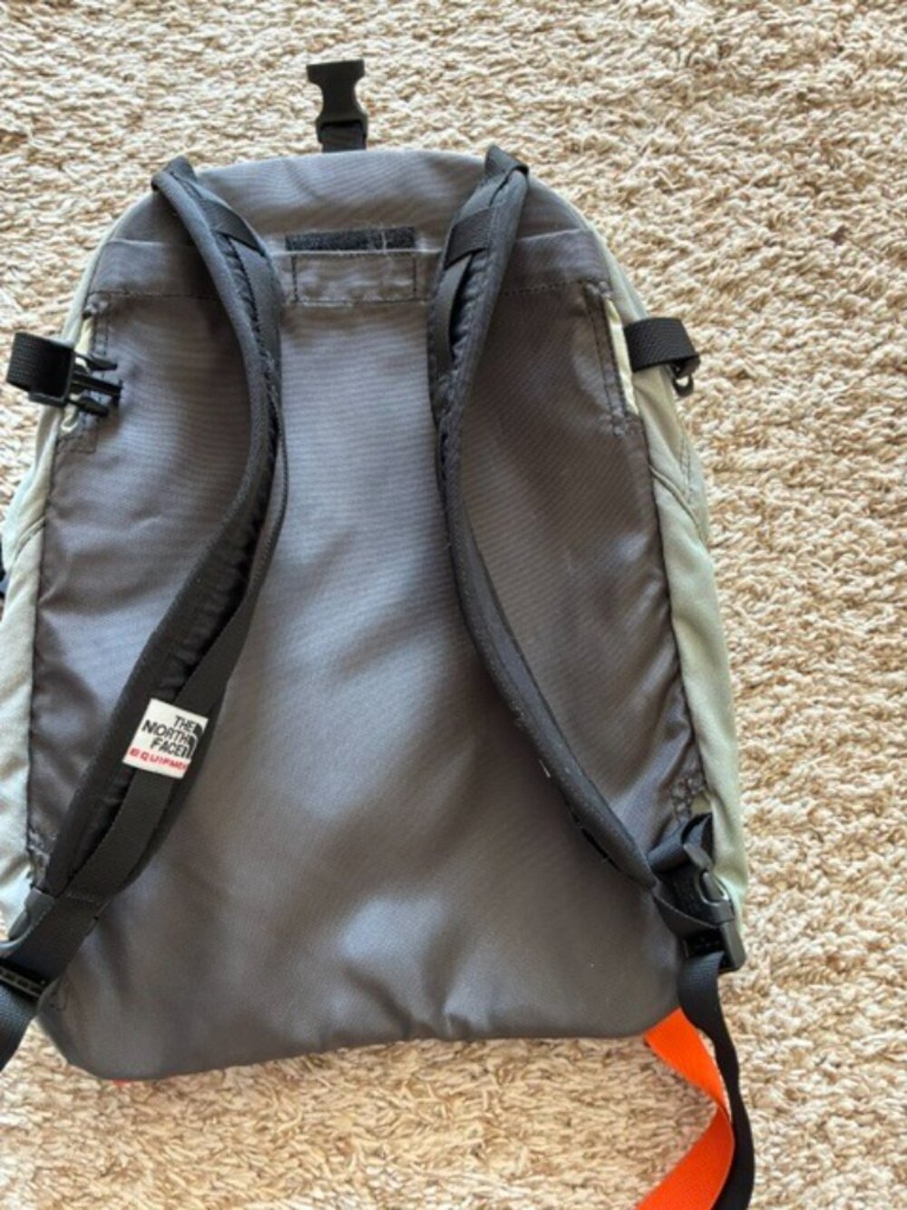 North Face Back pack - Picture 2 of 3